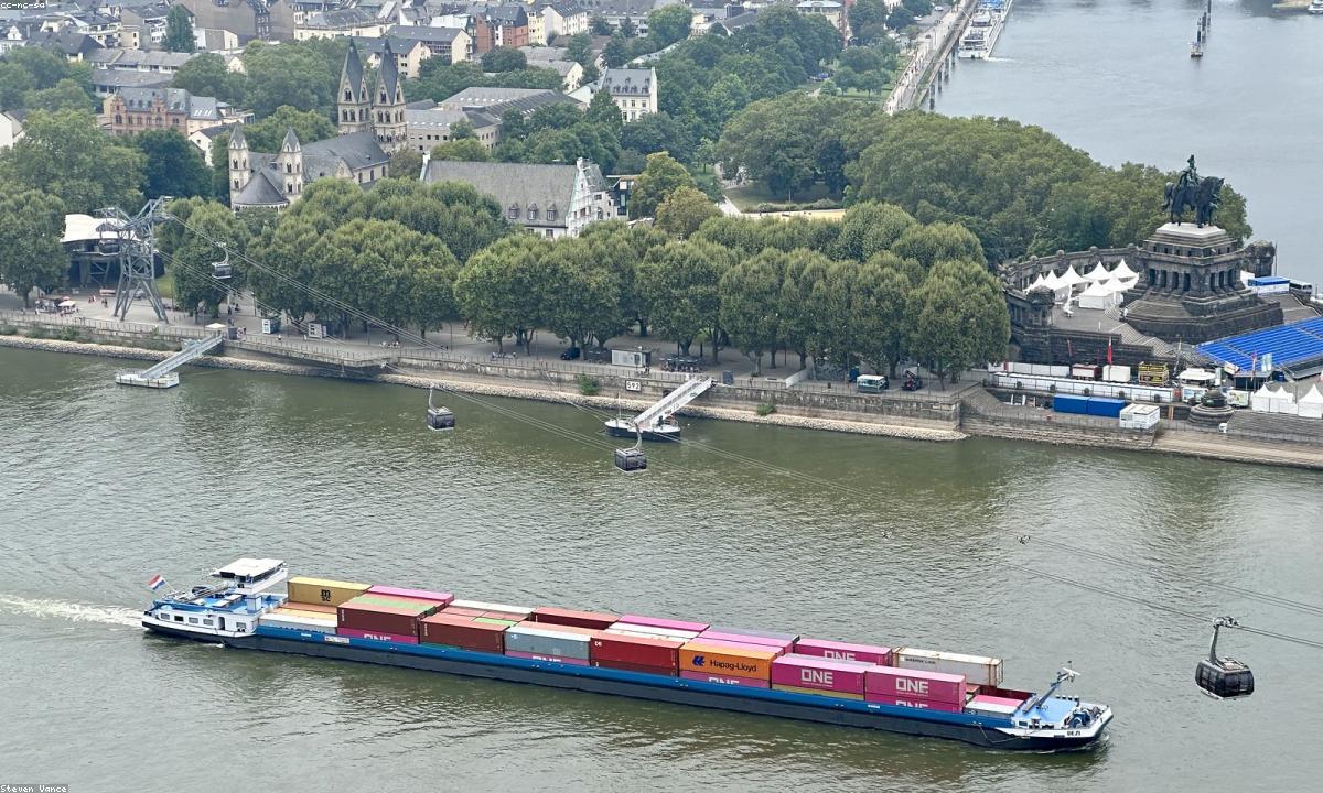 英国海运货轮实景图